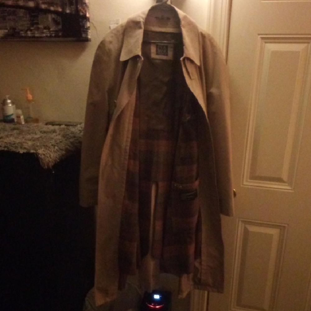 JoS. A. BANK Beige Trench Coat w/plaid lining